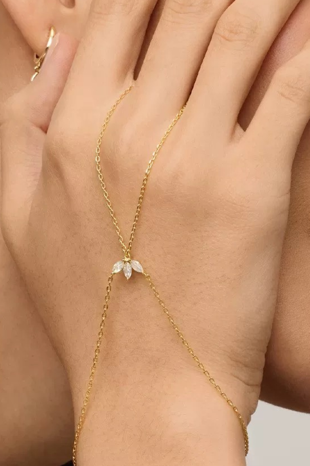 Lujo Flora Link Hand Chain